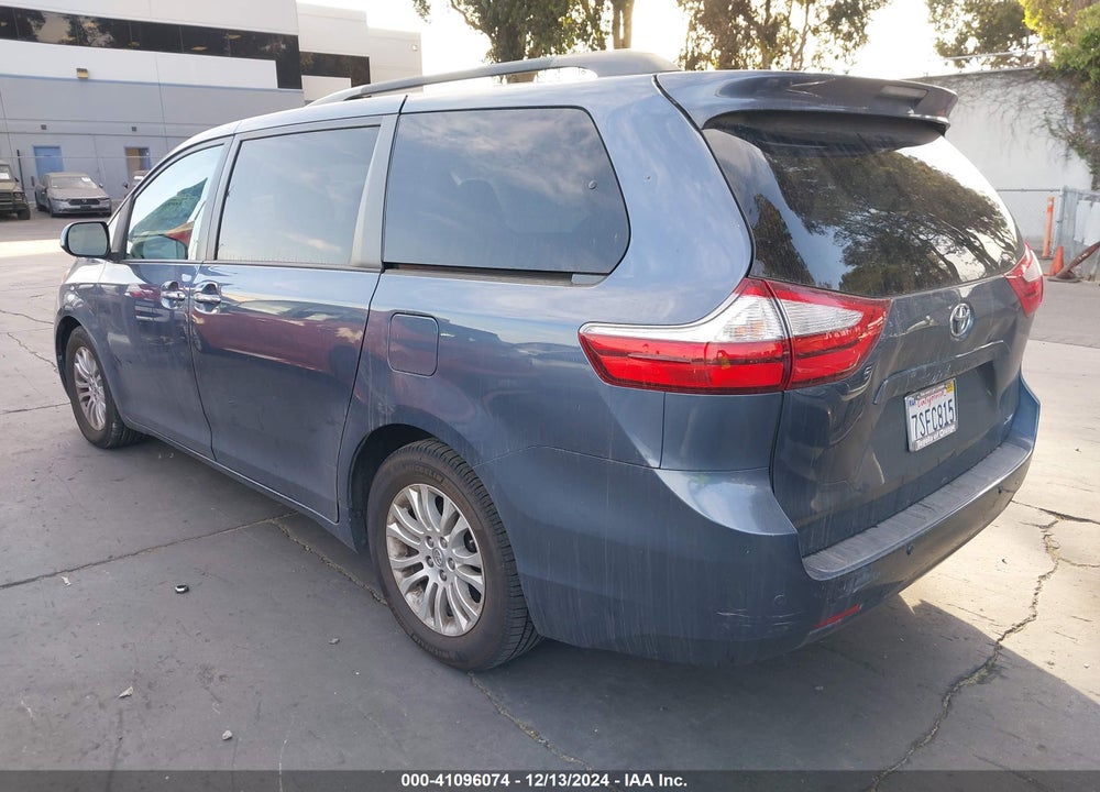 2016 TOYOTA SIENNA XLE PREMIUM 8 PASSENGER VIN: 5TDYK3DC4GS722405