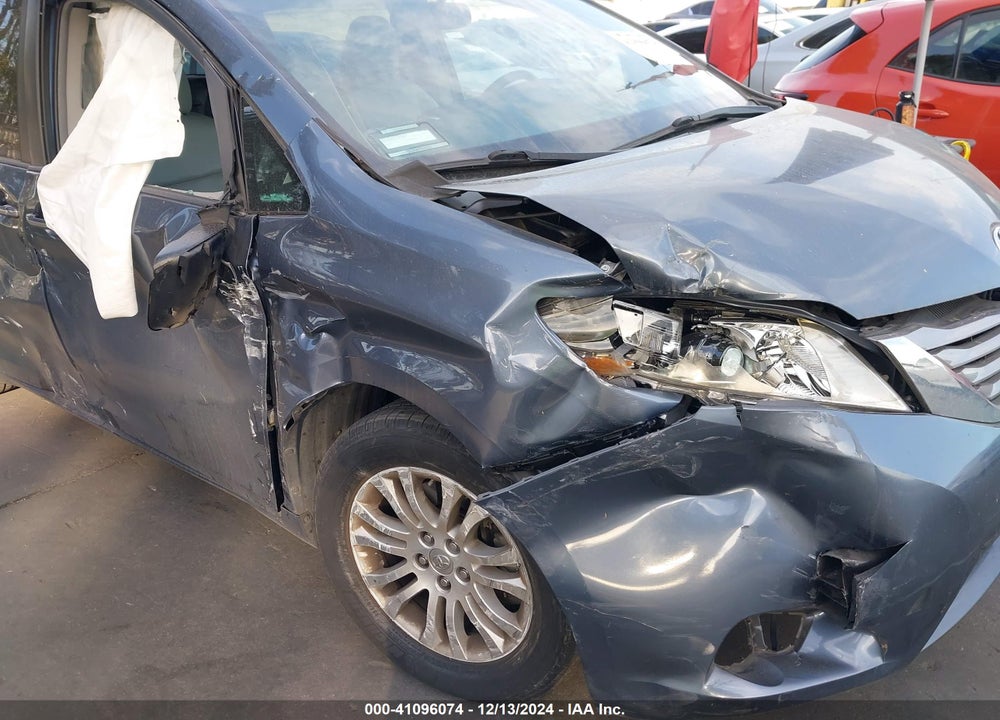 2016 TOYOTA SIENNA XLE PREMIUM 8 PASSENGER VIN: 5TDYK3DC4GS722405