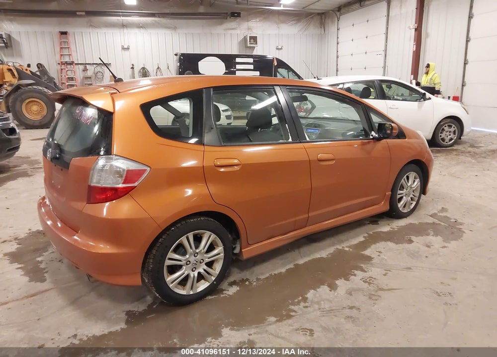 2011 HONDA FIT SPORT VIN: JHMGE8H51BC009479
