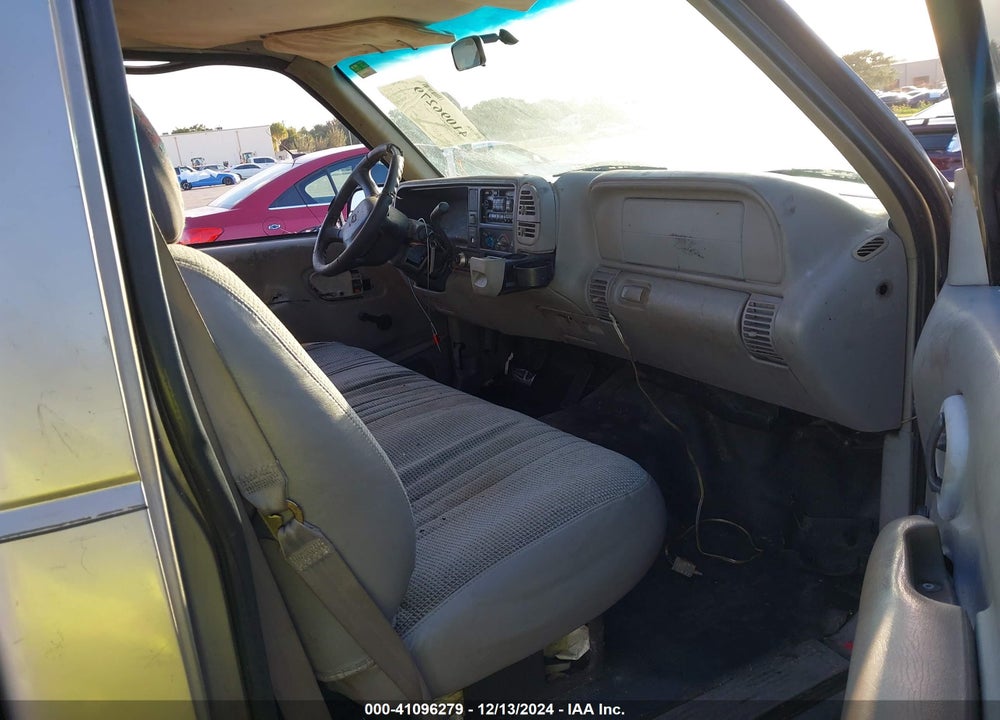 1998 CHEVROLET C1500 FLEETSIDE W/T VIN: 1GCEC14W8WZ224039