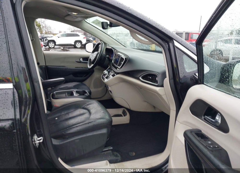 2020 CHRYSLER PACIFICA TOURING L VIN: 2C4RC1BG1LR176984