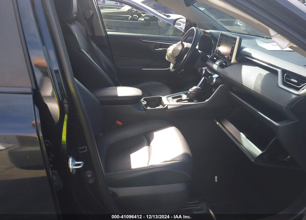 2021 TOYOTA RAV4 XLE PREMIUM VIN: JTMC1RFV4MD075705