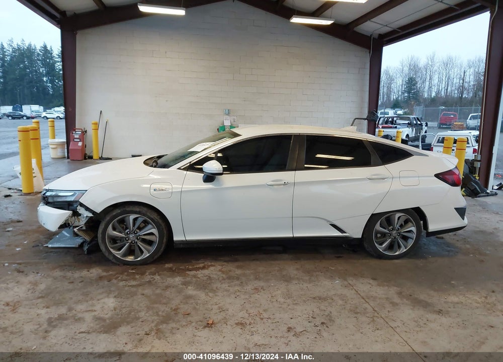 2018 HONDA CLARITY PLUG-IN HYBRID TOURING VIN: JHMZC5F3XJC001636