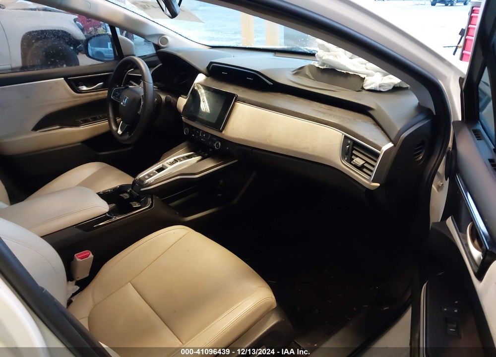 2018 HONDA CLARITY PLUG-IN HYBRID TOURING VIN: JHMZC5F3XJC001636