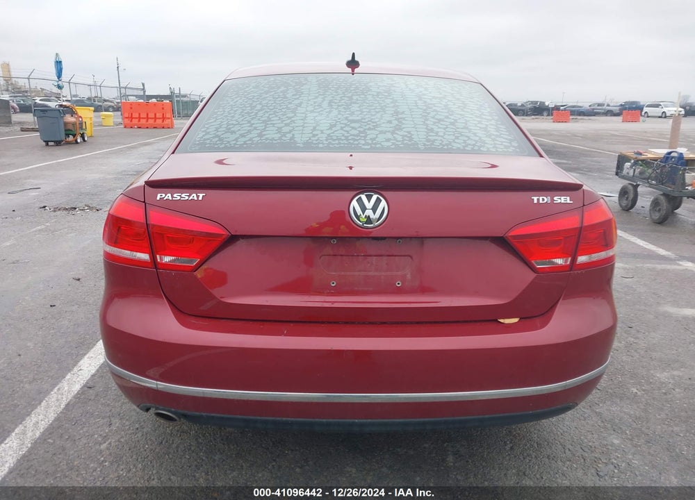 2015 VOLKSWAGEN PASSAT VIN: 1VWCV7A37FC106000