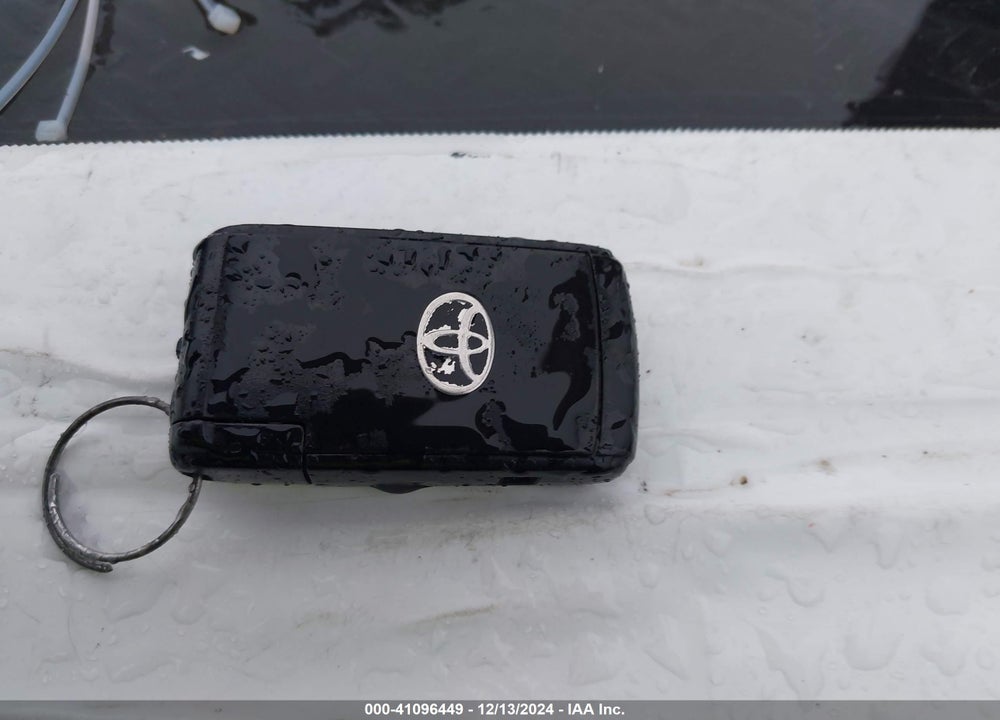 2008 TOYOTA PRIUS VIN: JTDKB20UX83365636