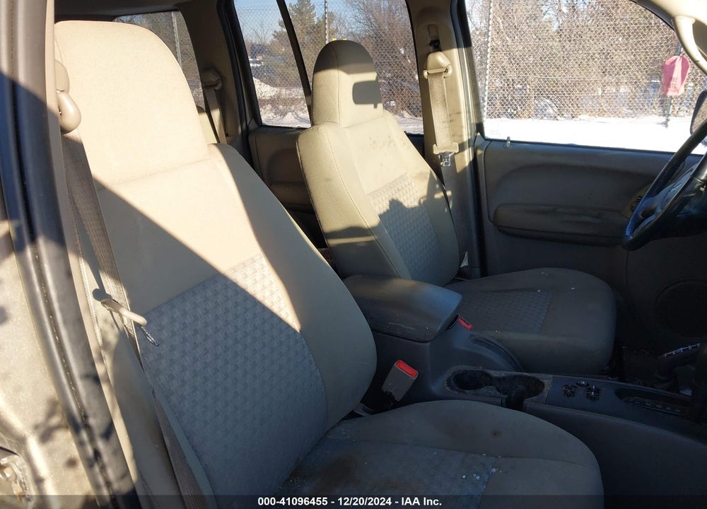 2005 JEEP LIBERTY SPORT VIN: 1J4GL48555W612593