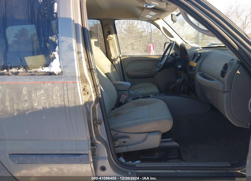2005 JEEP LIBERTY SPORT VIN: 1J4GL48555W612593