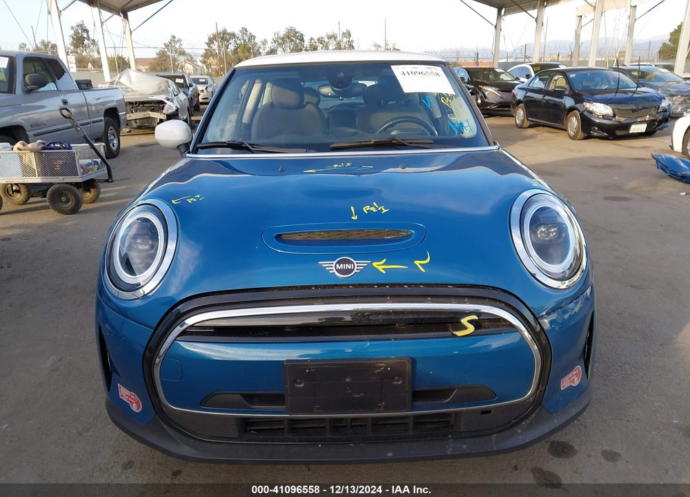 2023 MINI SE HARDTOP COOPER VIN: WMW13DJ06P2T32442