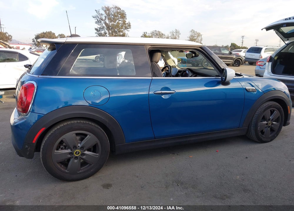 2023 MINI SE HARDTOP COOPER VIN: WMW13DJ06P2T32442