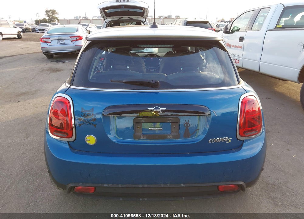2023 MINI SE HARDTOP COOPER VIN: WMW13DJ06P2T32442