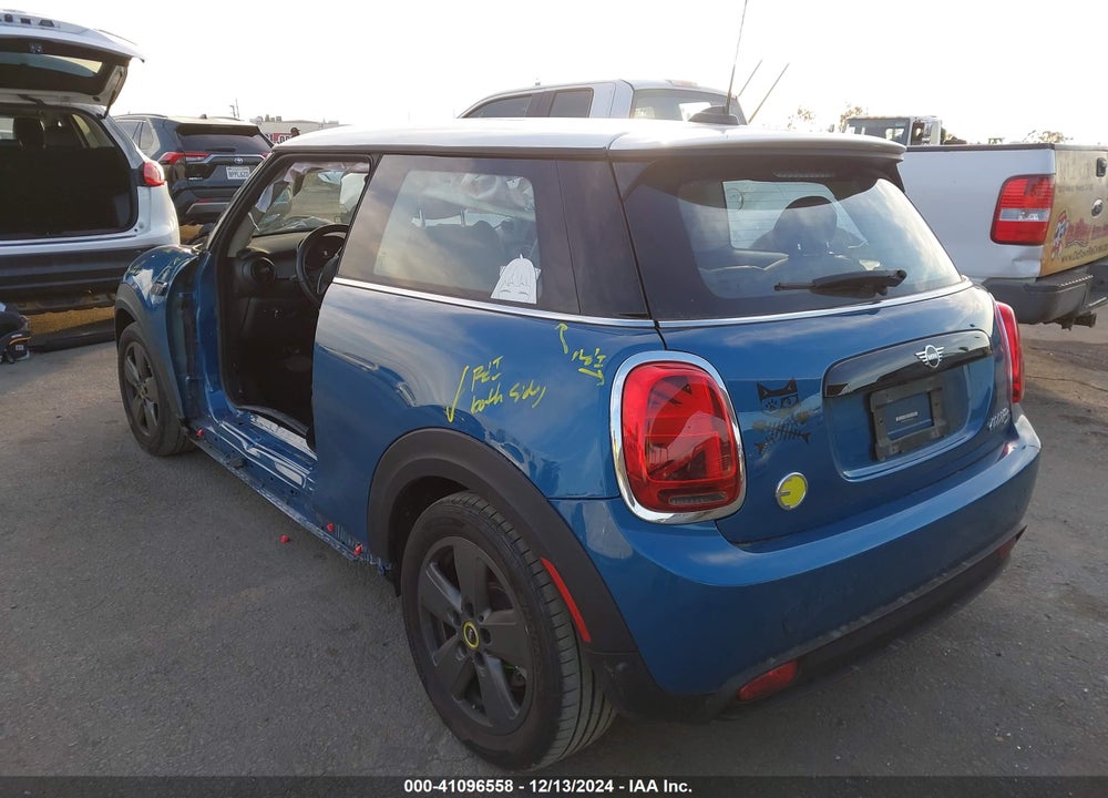 2023 MINI SE HARDTOP COOPER VIN: WMW13DJ06P2T32442