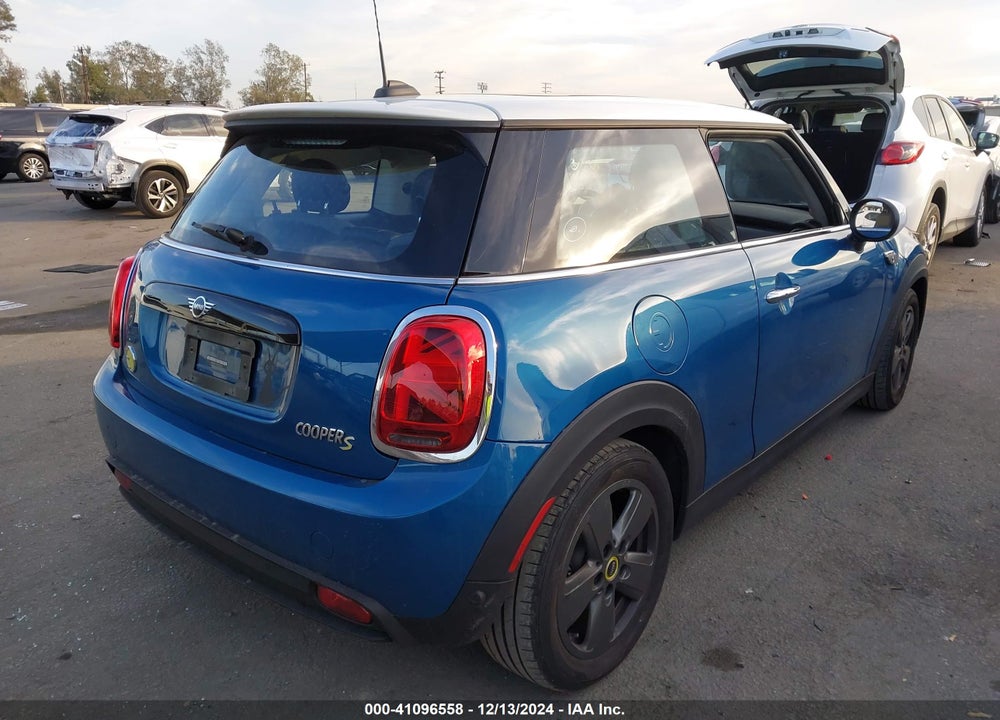 2023 MINI SE HARDTOP COOPER VIN: WMW13DJ06P2T32442