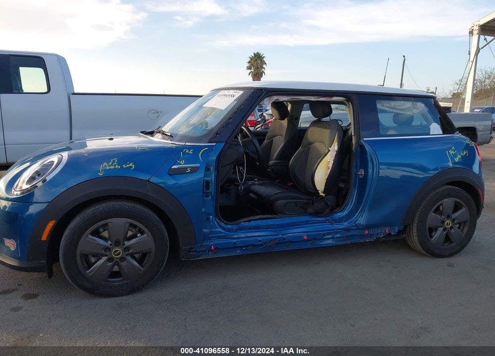 2023 MINI SE HARDTOP COOPER VIN: WMW13DJ06P2T32442