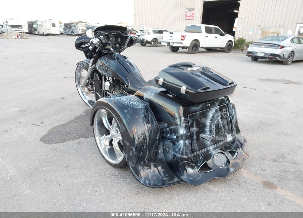 2011 HARLEY-DAVIDSON FLHTCUTG VIN: 1HD1MAM18BB850451