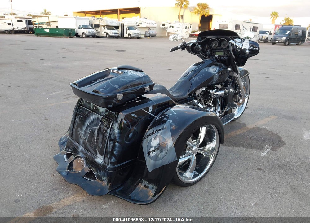 2011 HARLEY-DAVIDSON FLHTCUTG VIN: 1HD1MAM18BB850451