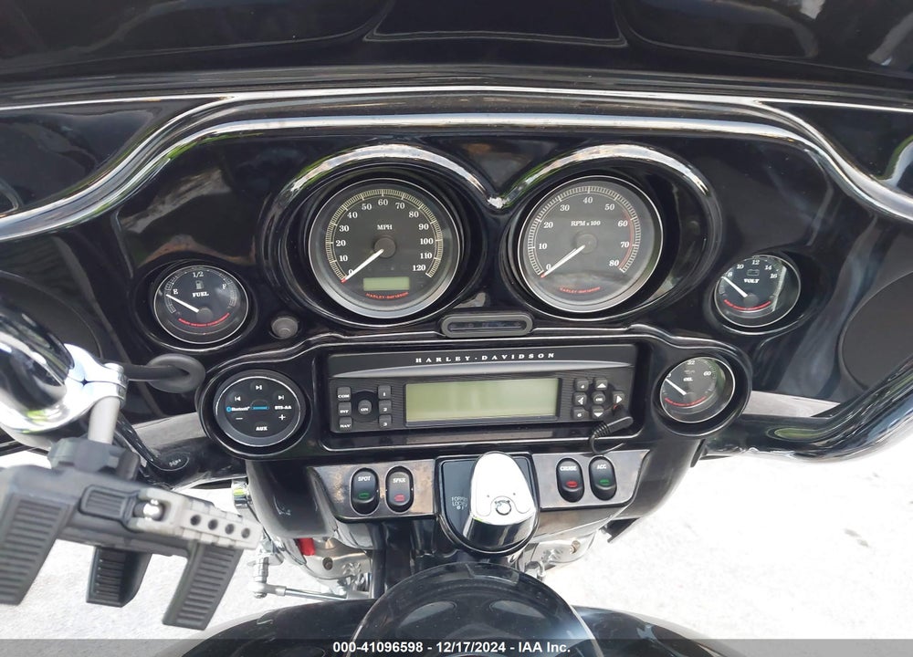 2011 HARLEY-DAVIDSON FLHTCUTG VIN: 1HD1MAM18BB850451