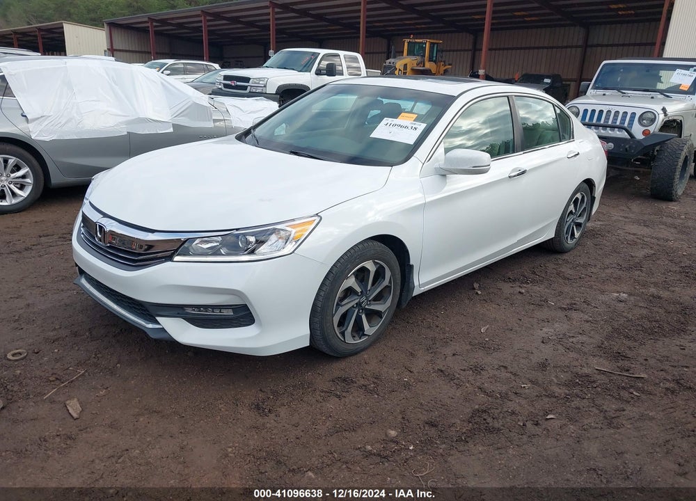 2016 HONDA ACCORD VIN: 1HGCR2F82GA080645