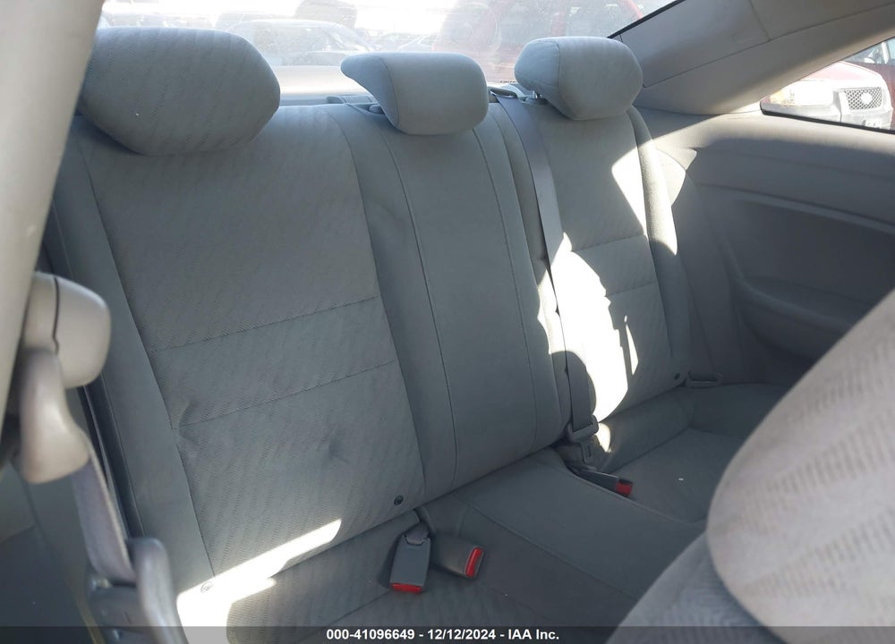 2011 HONDA CIVIC LX VIN: 2HGFG1B68BH508102