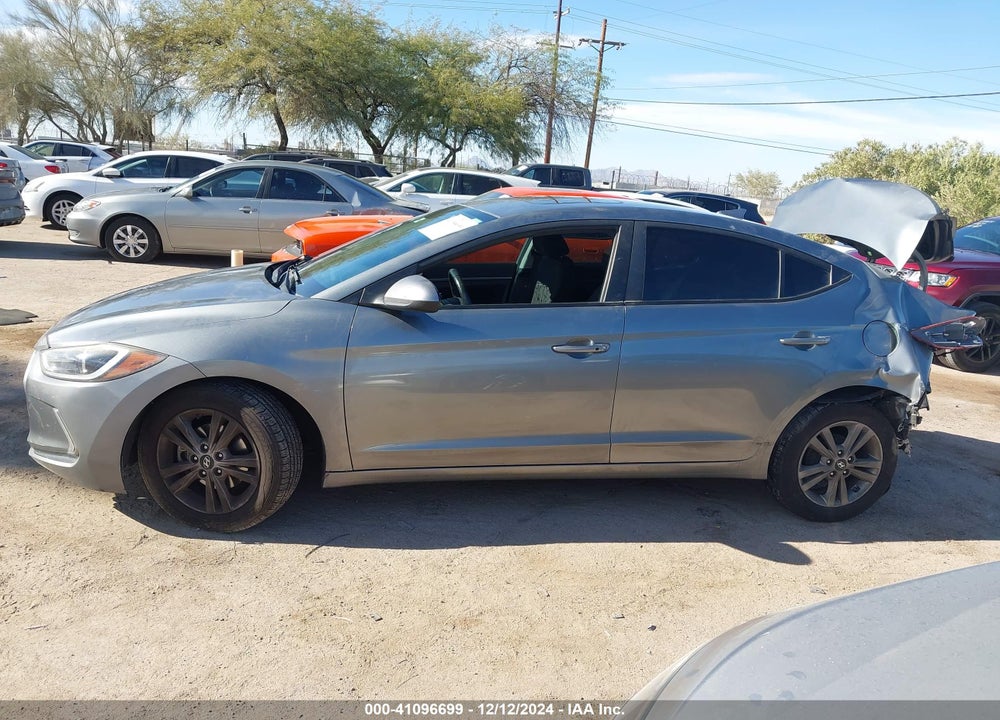 2017 HYUNDAI ELANTRA VIN: KMHD84LFXHU275232
