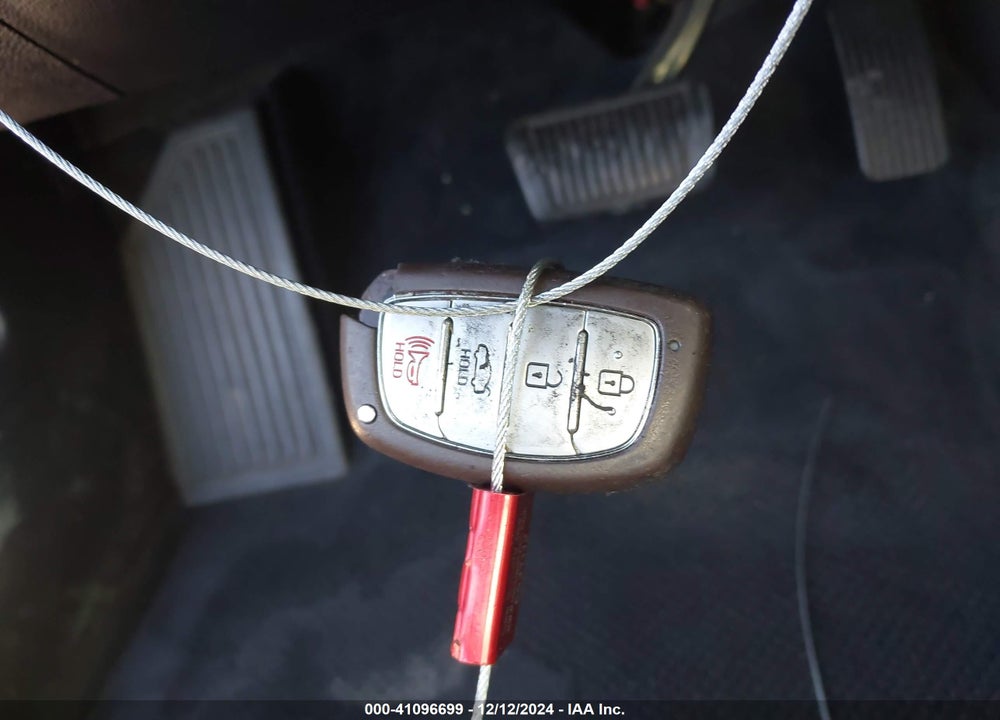 2017 HYUNDAI ELANTRA VIN: KMHD84LFXHU275232