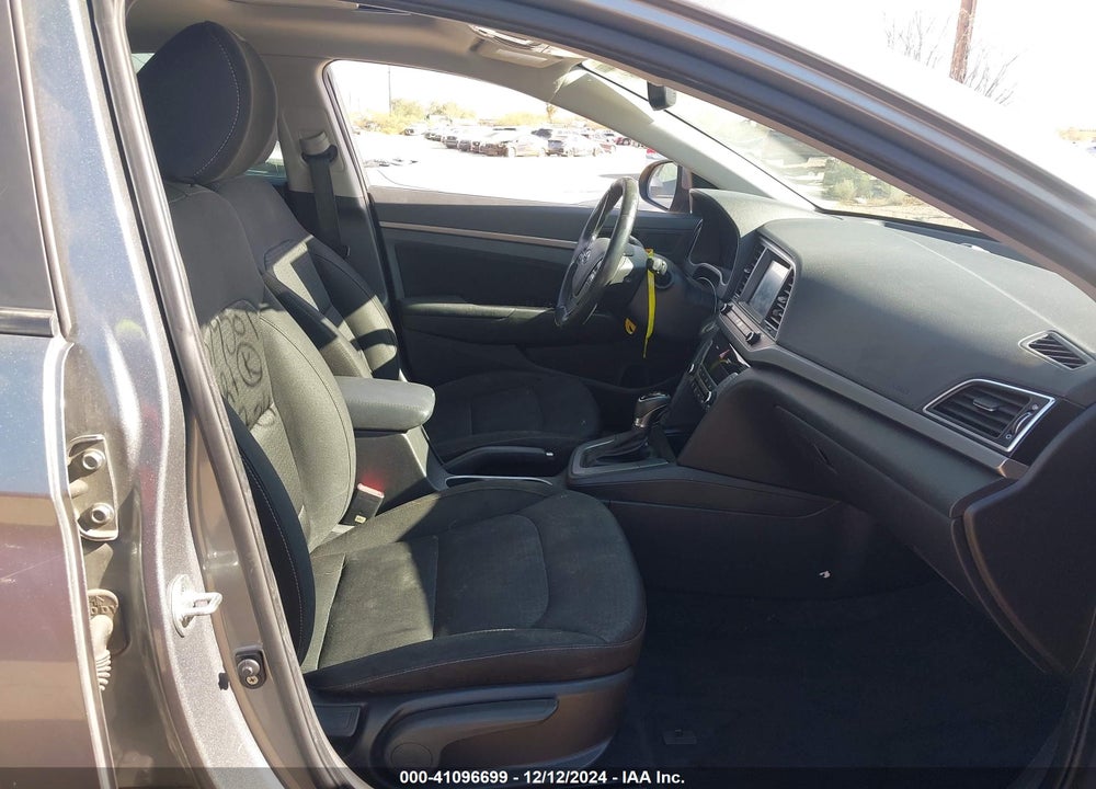 2017 HYUNDAI ELANTRA VIN: KMHD84LFXHU275232