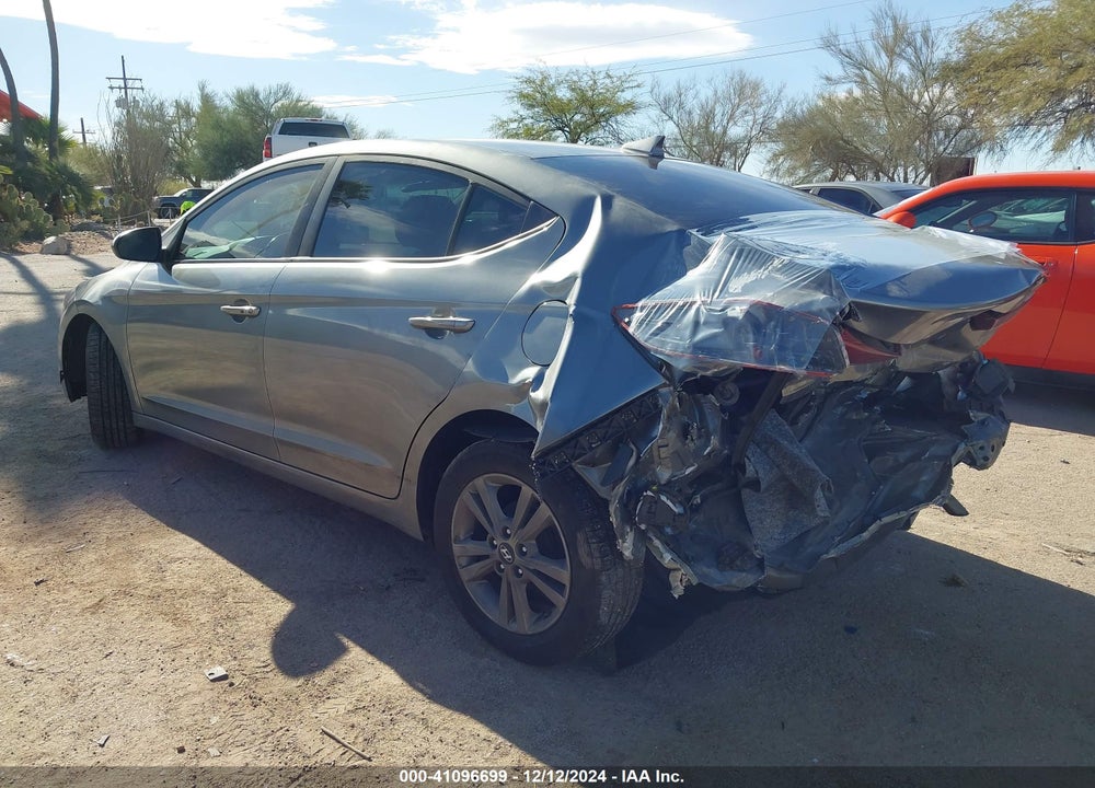 2017 HYUNDAI ELANTRA VIN: KMHD84LFXHU275232