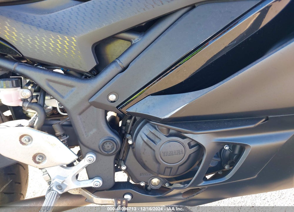 2023 YAMAHA YZFR3 A VIN: MH3RH18Y7PK010203