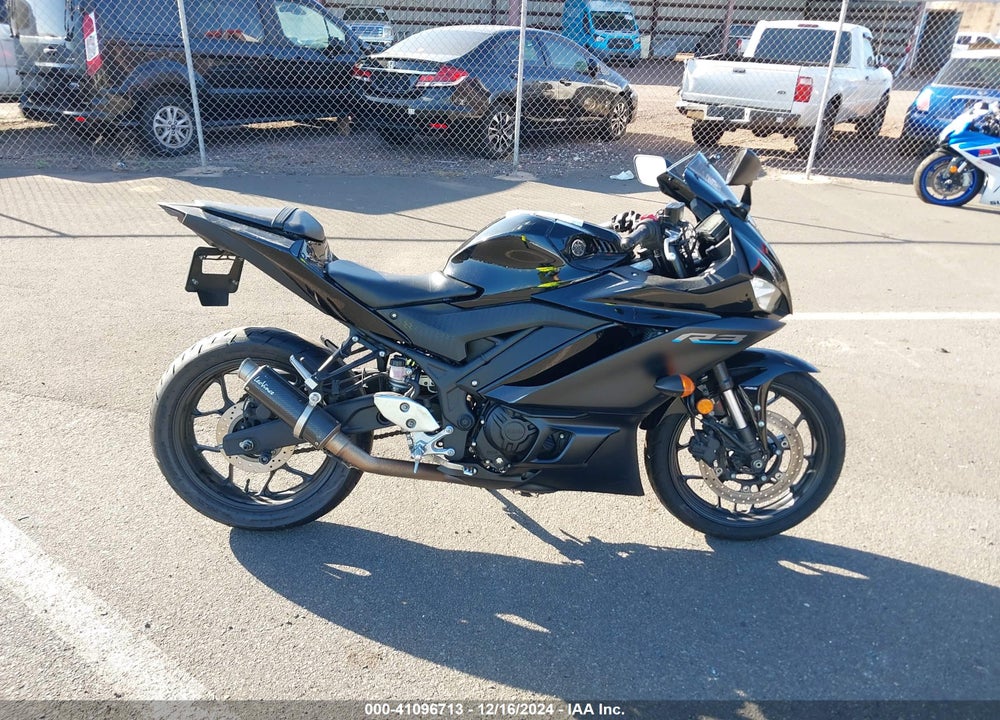 2023 YAMAHA YZFR3 A VIN: MH3RH18Y7PK010203