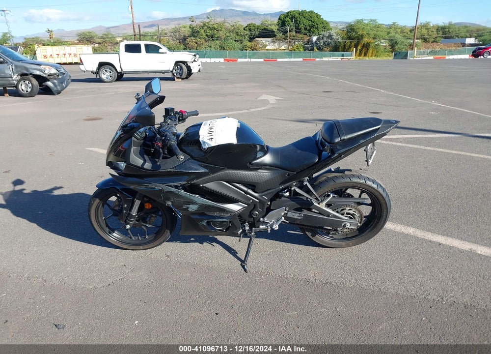 2023 YAMAHA YZFR3 A VIN: MH3RH18Y7PK010203