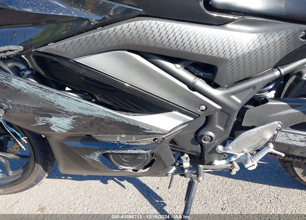 2023 YAMAHA YZFR3 A VIN: MH3RH18Y7PK010203