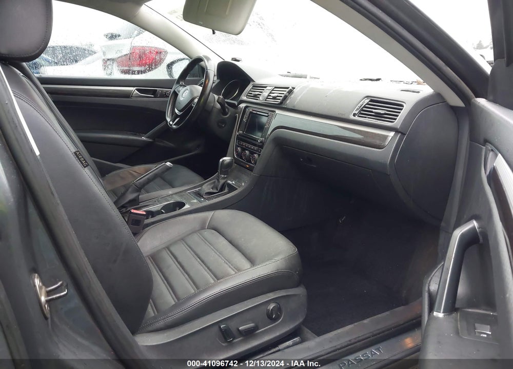 2017 VOLKSWAGEN PASSAT 1.8T SEL PREMIUM VIN: 1VWCT7A34HC072428
