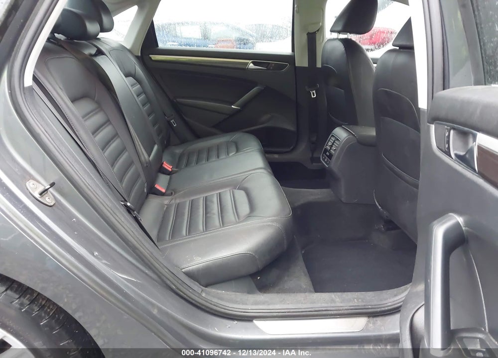 2017 VOLKSWAGEN PASSAT 1.8T SEL PREMIUM VIN: 1VWCT7A34HC072428