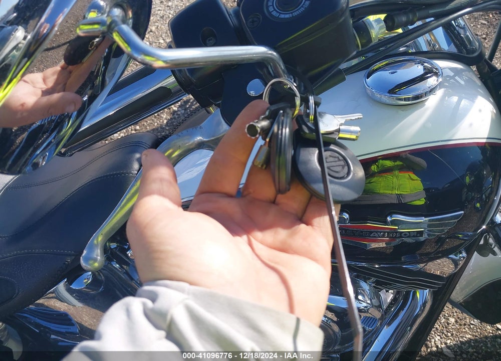 2005 HARLEY-DAVIDSON FLSTNI VIN: 1HD1JDB105Y049009