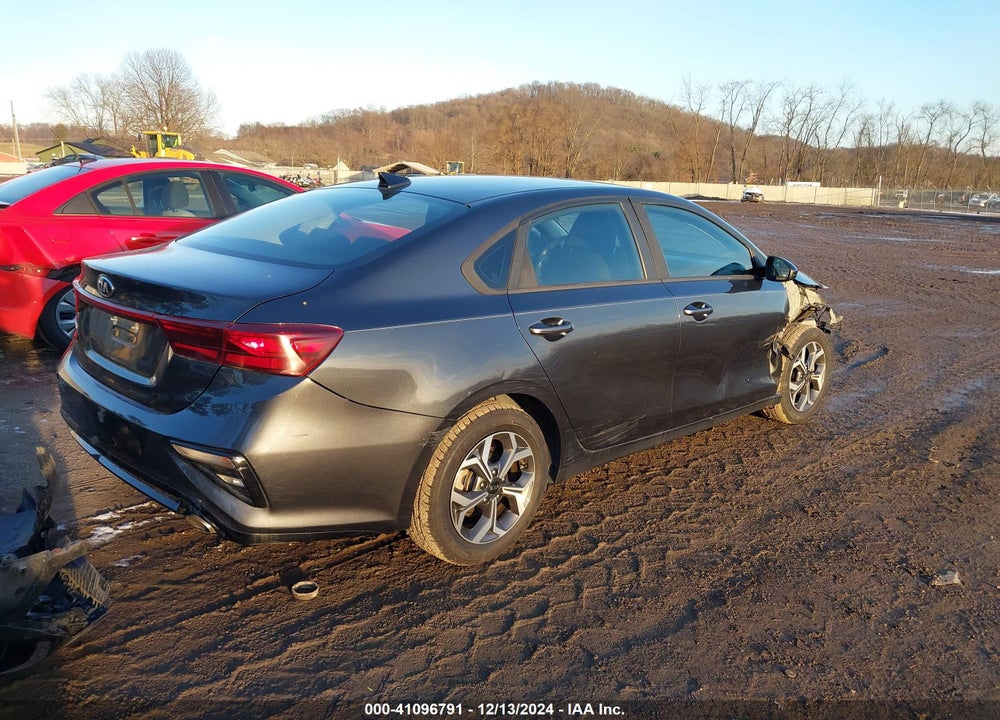 2019 KIA FORTE LXS VIN: 3KPF24AD5KE131528