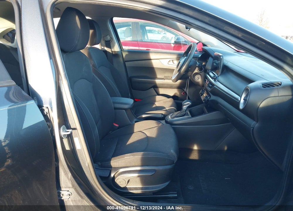 2019 KIA FORTE LXS VIN: 3KPF24AD5KE131528