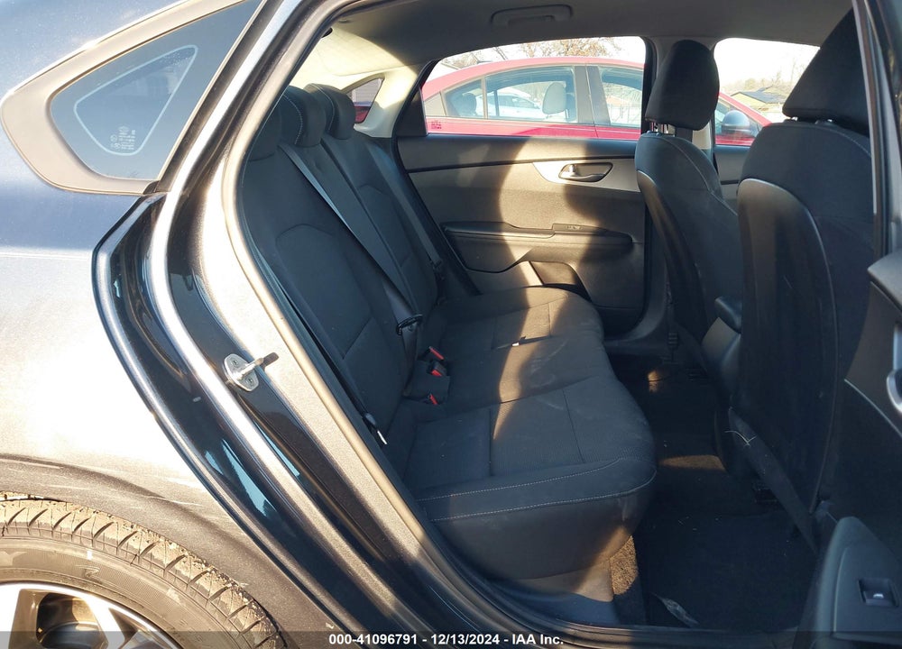 2019 KIA FORTE LXS VIN: 3KPF24AD5KE131528