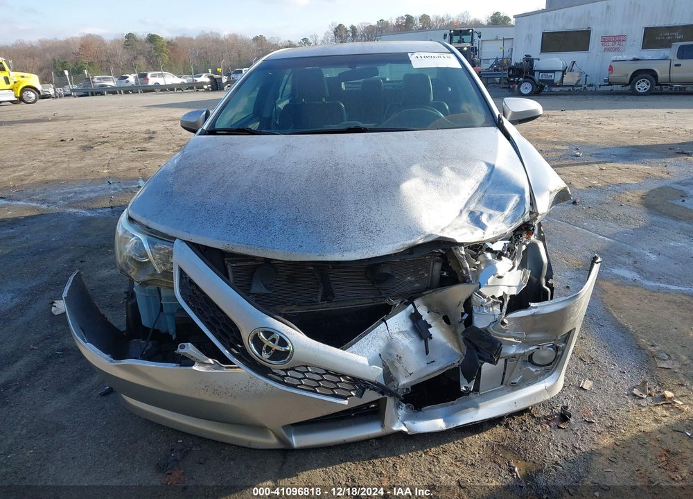 2014 TOYOTA CAMRY SE VIN: 4T1BF1FK9EU747677