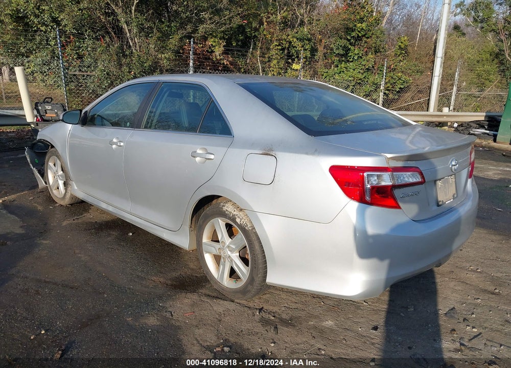 2014 TOYOTA CAMRY SE VIN: 4T1BF1FK9EU747677