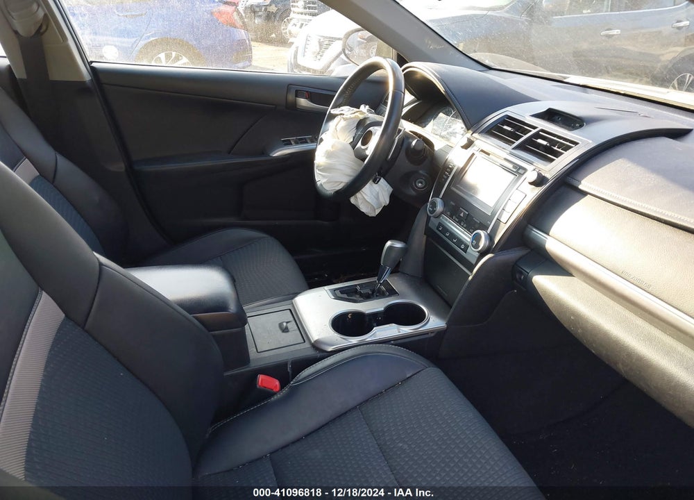 2014 TOYOTA CAMRY SE VIN: 4T1BF1FK9EU747677
