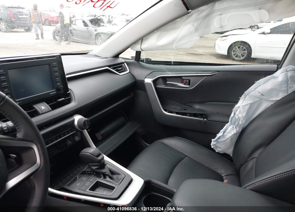 2021 TOYOTA RAV4 XLE VIN: 2T3W1RFV9MW132593