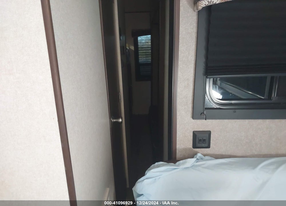 2018 JAYCO JAYFL184BH VIN: 1UJBJ0BT7J1TR0975