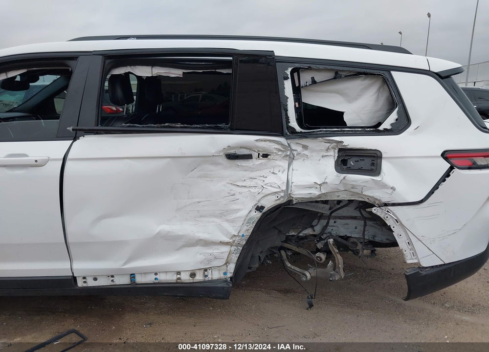 2023 JEEP GRAND CHEROKEE L ALTITUDE 4X4 VIN: 1C4RJKAGXP8848460
