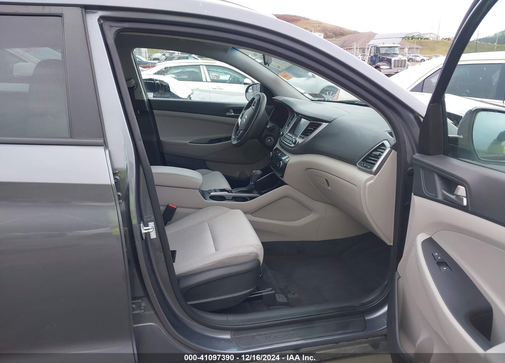 2018 HYUNDAI TUCSON SEL VIN: KM8J33A41JU734098