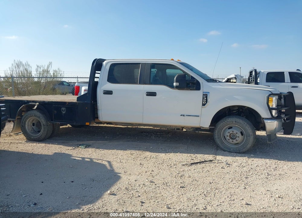 2017 FORD F-350 CHASSIS XL VIN: 1FD8W3HT8HEC66121