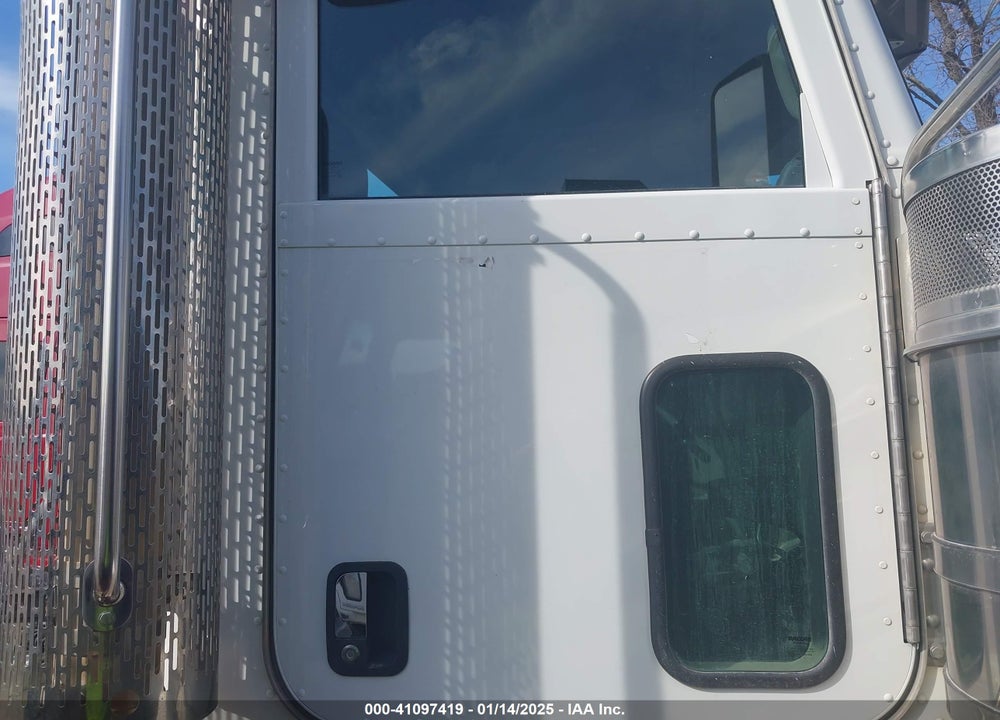 2015 PETERBILT 389 VIN: 1XPXD79X4FD269114