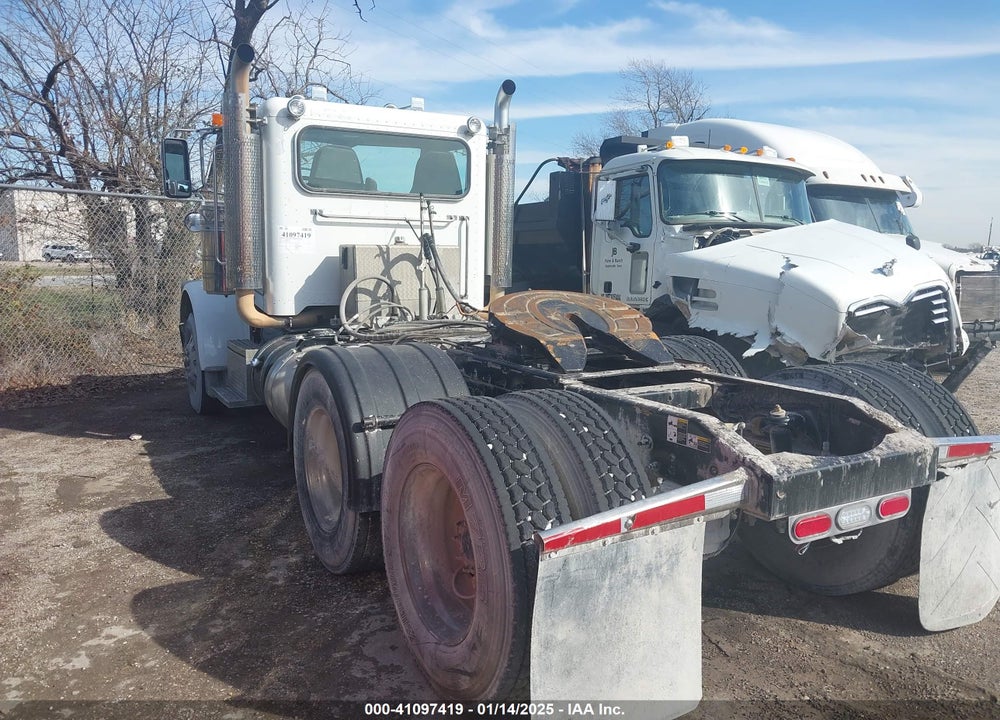 2015 PETERBILT 389 VIN: 1XPXD79X4FD269114