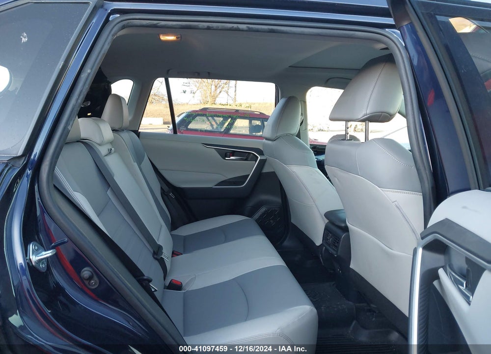 2019 TOYOTA RAV4 XLE PREMIUM VIN: JTMA1RFV4KD006808