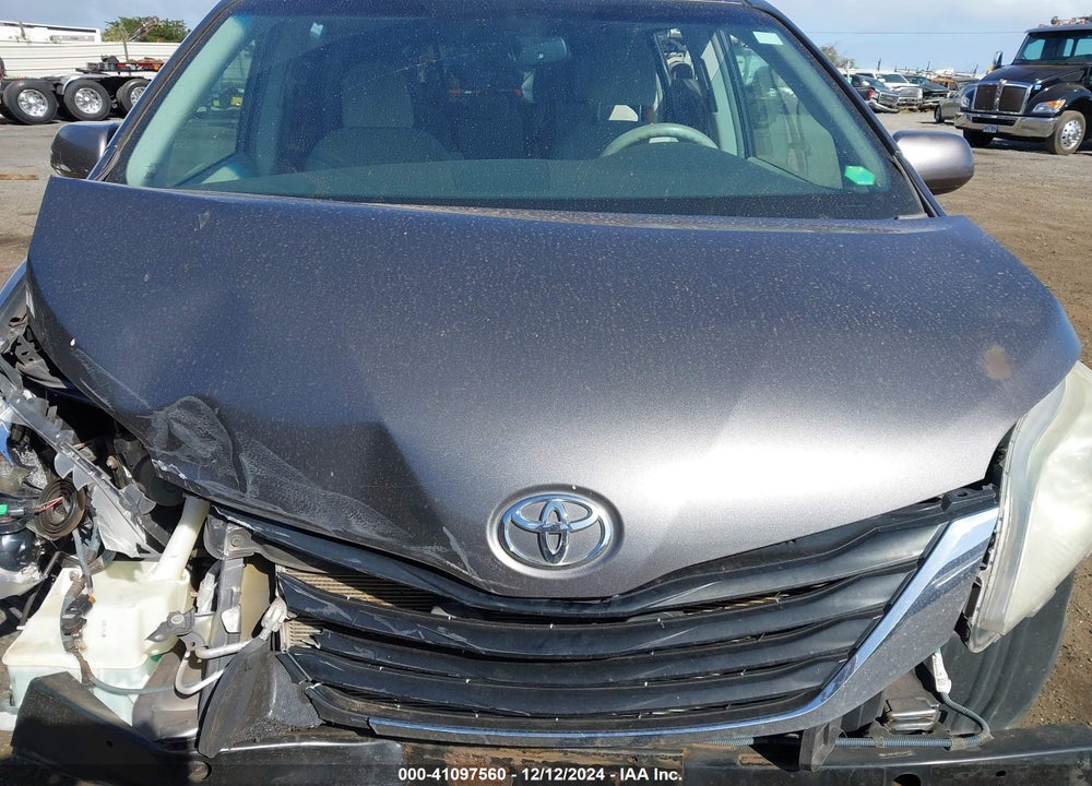 2014 TOYOTA SIENNA LE V6 7 PASSENGER AUTO ACCESS SEAT/LE V6 7 PASSENGER MOBILITY/LE V6 8 PASSENGER VIN: 5TDKK3DC5ES445105