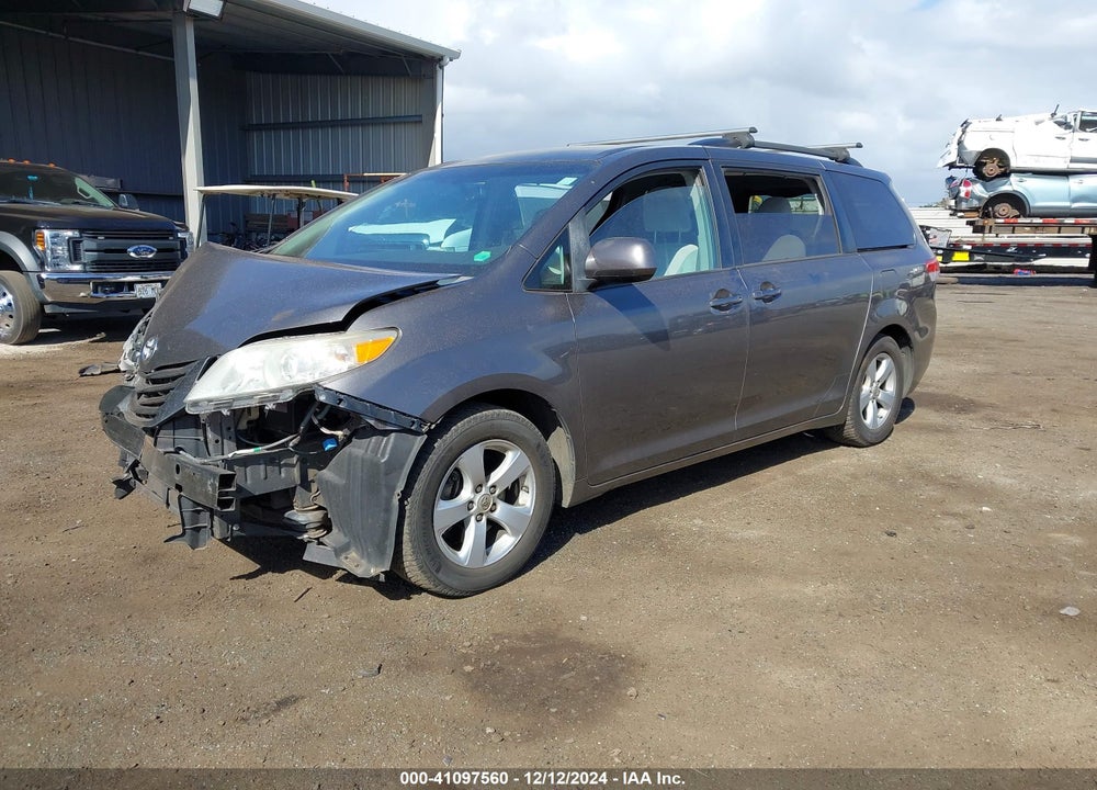 2014 TOYOTA SIENNA LE V6 7 PASSENGER AUTO ACCESS SEAT/LE V6 7 PASSENGER MOBILITY/LE V6 8 PASSENGER VIN: 5TDKK3DC5ES445105